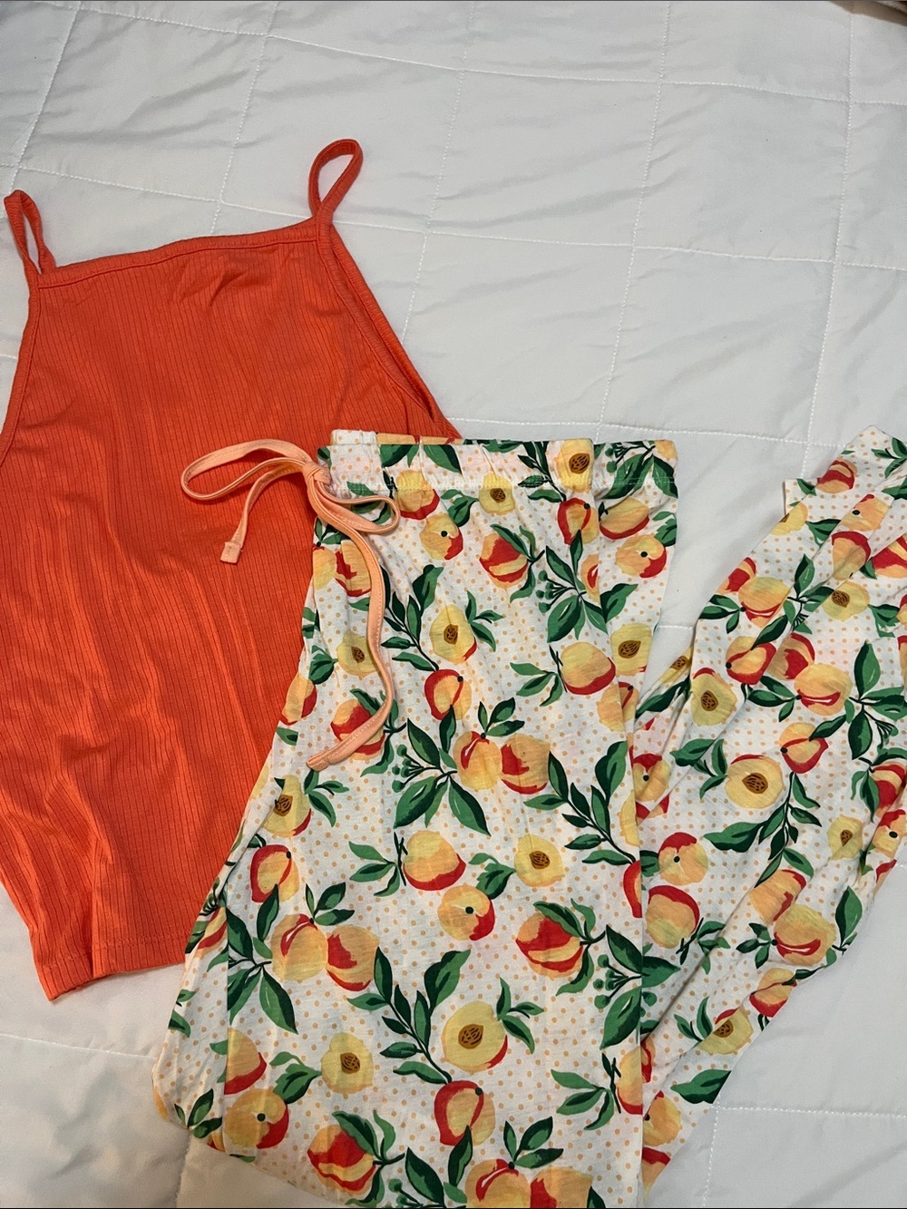 Women’s peaches pajama set tank and pants M